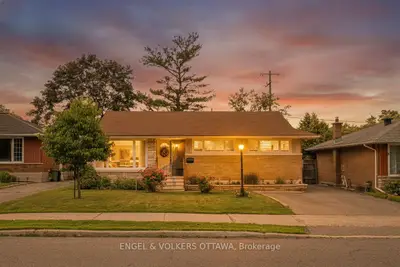 Detached in Elmvale Acres and Area