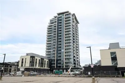 Common Element Condo in Grimsby