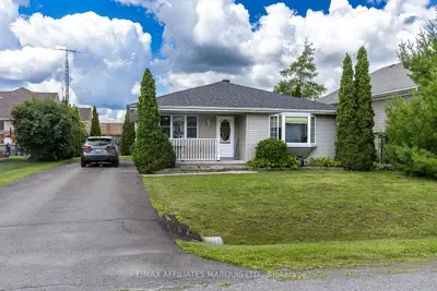 Detached in South Dundas