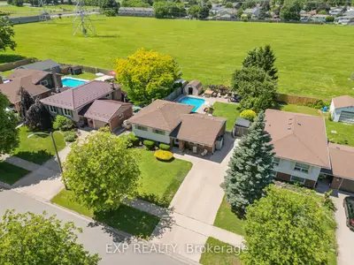 Detached in Niagara Falls