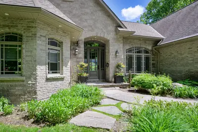 44 Estate Drive, Muskoka Lakes, On P0b 1j0