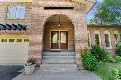 37 SELLEY Street, Petawawa, ON K8H 3G9
