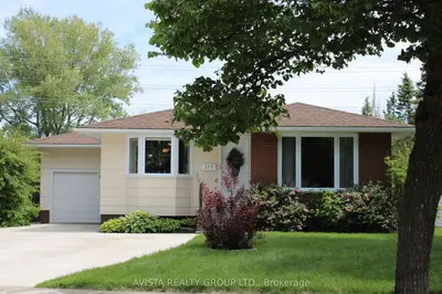 Detached in Thunder Bay