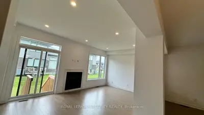 Att/Row/Townhouse in Blossom Park - Airport and Area