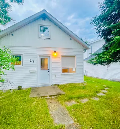 Detached in Dryden