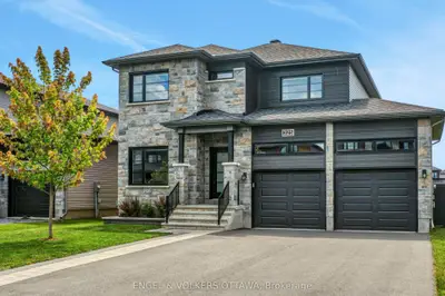 Detached in Russell