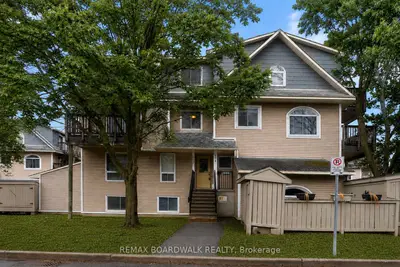 Condo Townhouse in Kanata
