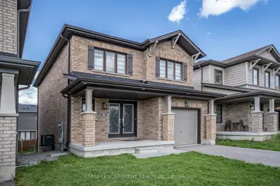 32 Hedges Crescent, Hamilton, On L8j 1x5