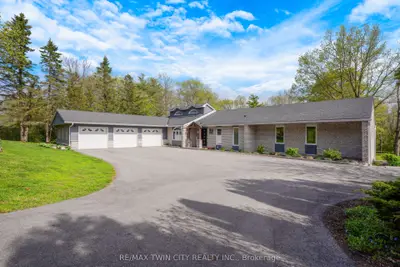 Detached in North Dumfries