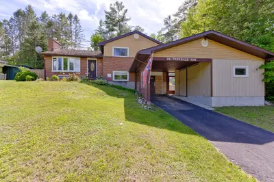 Detached in Deep River