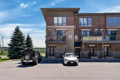 Condo Townhouse in Grimsby
