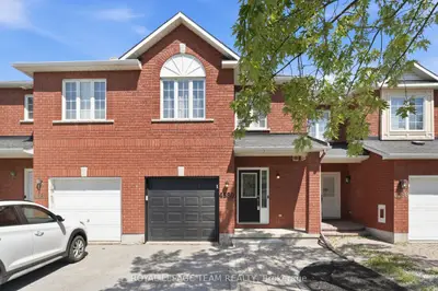 Att/Row/Townhouse in Cyrville - Carson Grove - Pineview