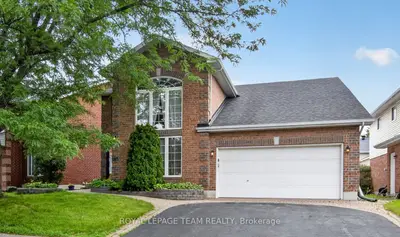 Detached in Britannia Heights - Queensway Terrace N and Area