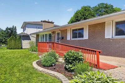 Detached in Bells Corners and South to Fallowfield