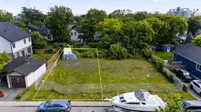 2 Rembe Avenue, Hamilton, On L8h 7g6