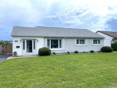 Detached in Thunder Bay