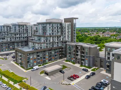 Condo Apartment in Hamilton