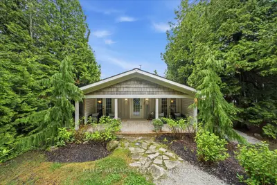 Detached in Northern Bruce Peninsula