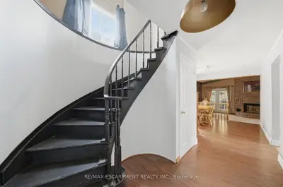 3 Twinoaks Crescent, Hamilton, On L8j 2e6