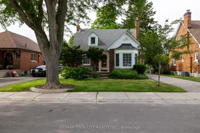 Detached in Brantford