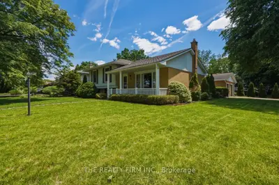52 Maxwell Crescent, London North, On N5x 1z1