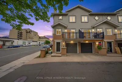 Att/Row/Townhouse in Tunneys Pasture and Ottawa West
