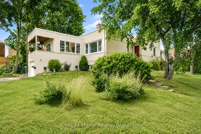 Detached in Belleville