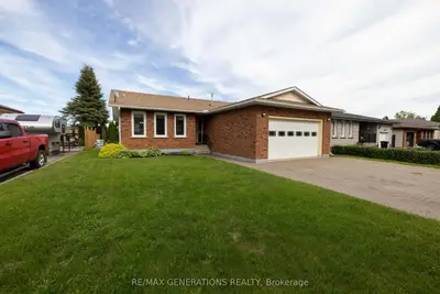 Detached in Thunder Bay