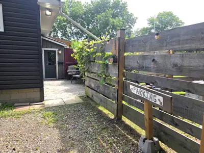 Detached in Puslinch