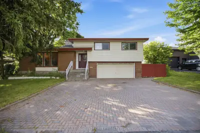 Detached in Meadowlands - Crestview and Area