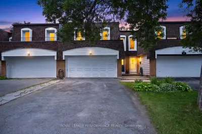 Att/Row/Townhouse in Bells Corners and South to Fallowfield