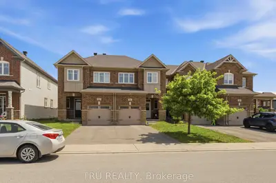 Att/Row/Townhouse in Kanata
