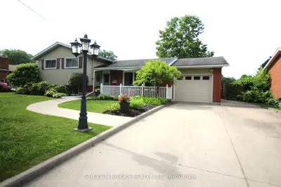 Detached in Niagara Falls