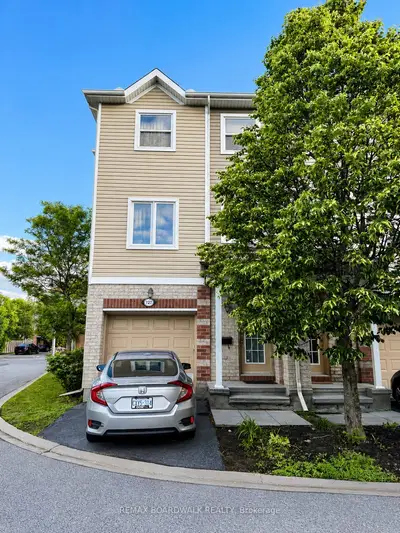 Att/Row/Townhouse in Bells Corners and South to Fallowfield