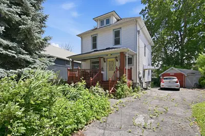 Detached in Niagara Falls