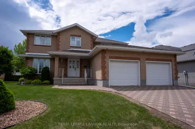 Detached in Thunder Bay