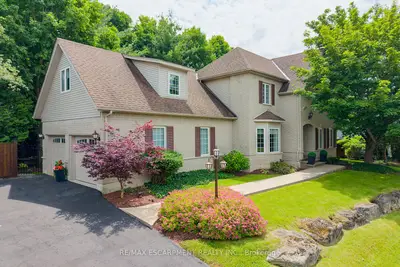 Detached Condo in Hamilton