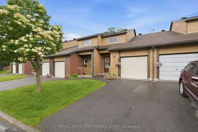 Condo Townhouse in Blackburn Hamlet
