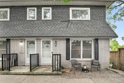 Condo Townhouse in West Lincoln
