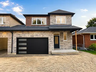 22-a Alpine Avenue, Hamilton, On L9a 1a5
