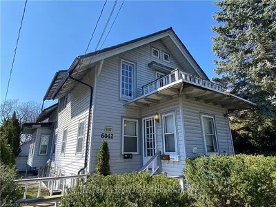 Detached in Niagara Falls
