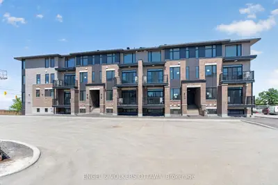 Condo Townhouse in Leitrim