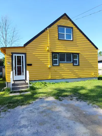 Detached in Niagara Falls