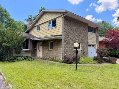 Detached in Niagara Falls