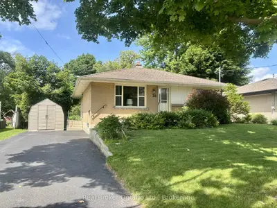 Detached in Woodstock