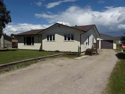 Detached in Dryden
