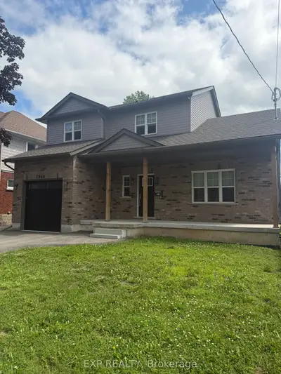 Detached in Niagara Falls