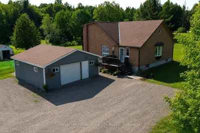 Detached in Powassan
