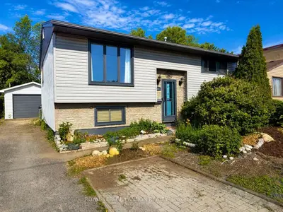 Detached in Thunder Bay