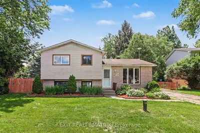 Detached in Russell